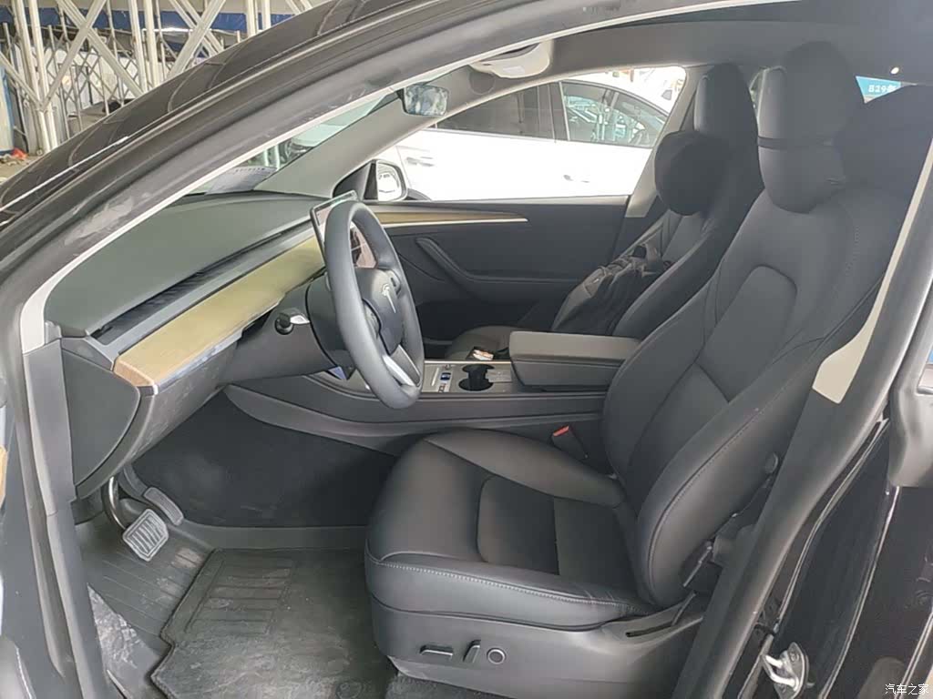 Tesla Model Y, 2023 11