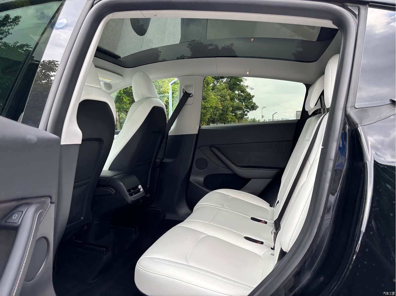 Tesla Model Y, 2023 10
