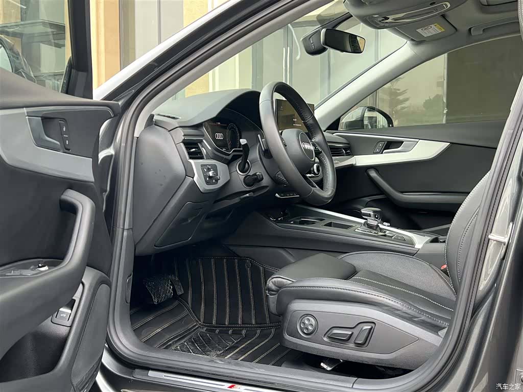 Audi A4L, 2022 все фото