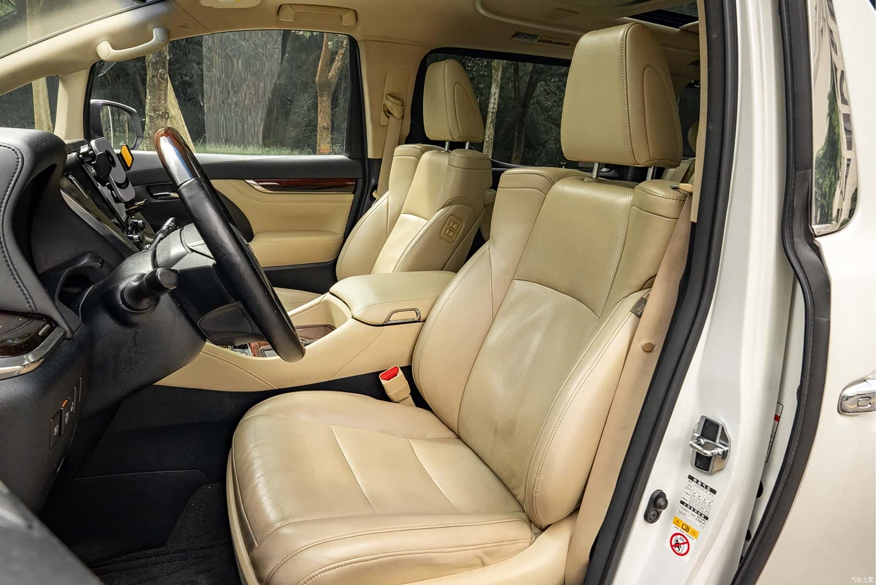 Toyota Alphard, 2015 16