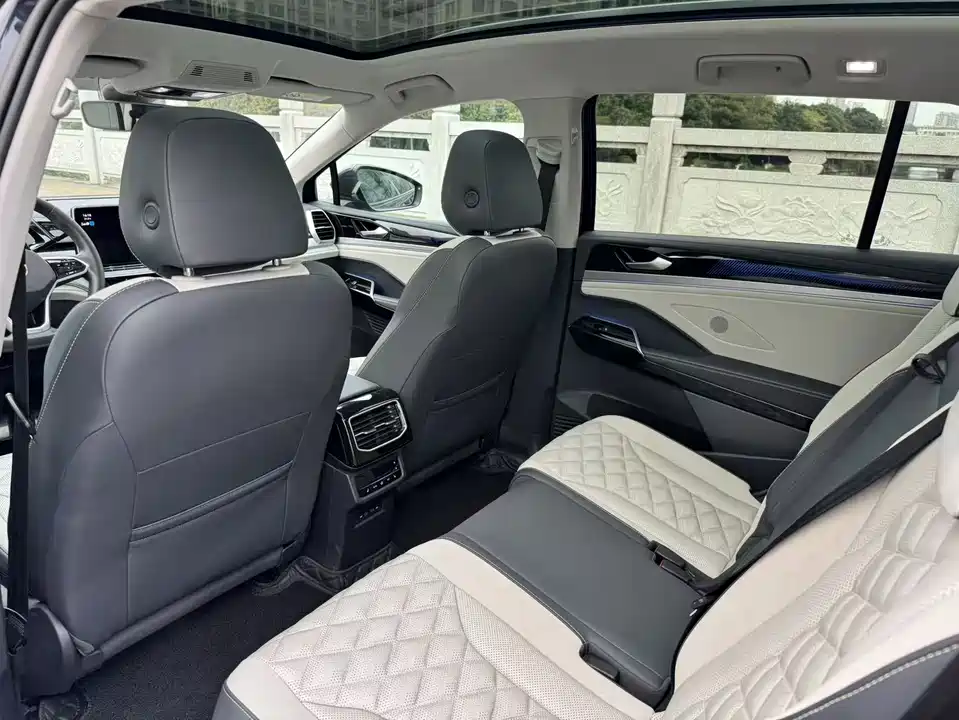 Volkswagen ID.6 CROZZ