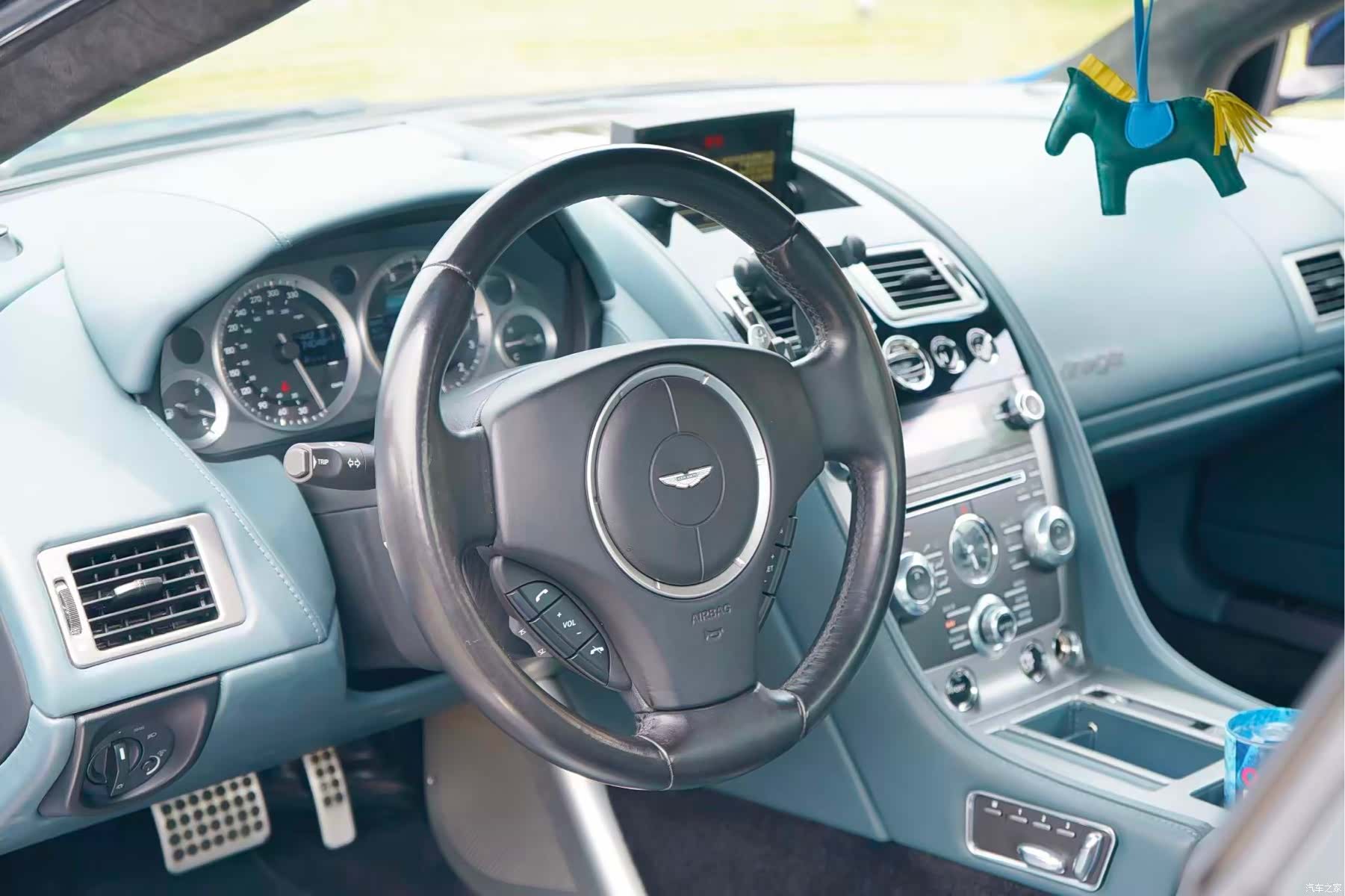 Aston Martin Virage, 2014 9