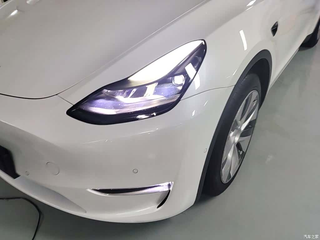 Tesla Model Y, 2021 24