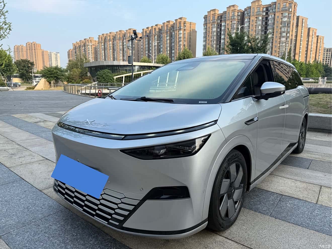 Xpeng X9, 2024 1