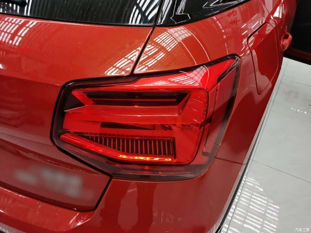 Audi Q2L, 2020 8