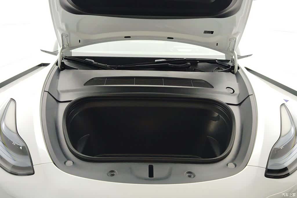 Tesla Model Y, 2023 10