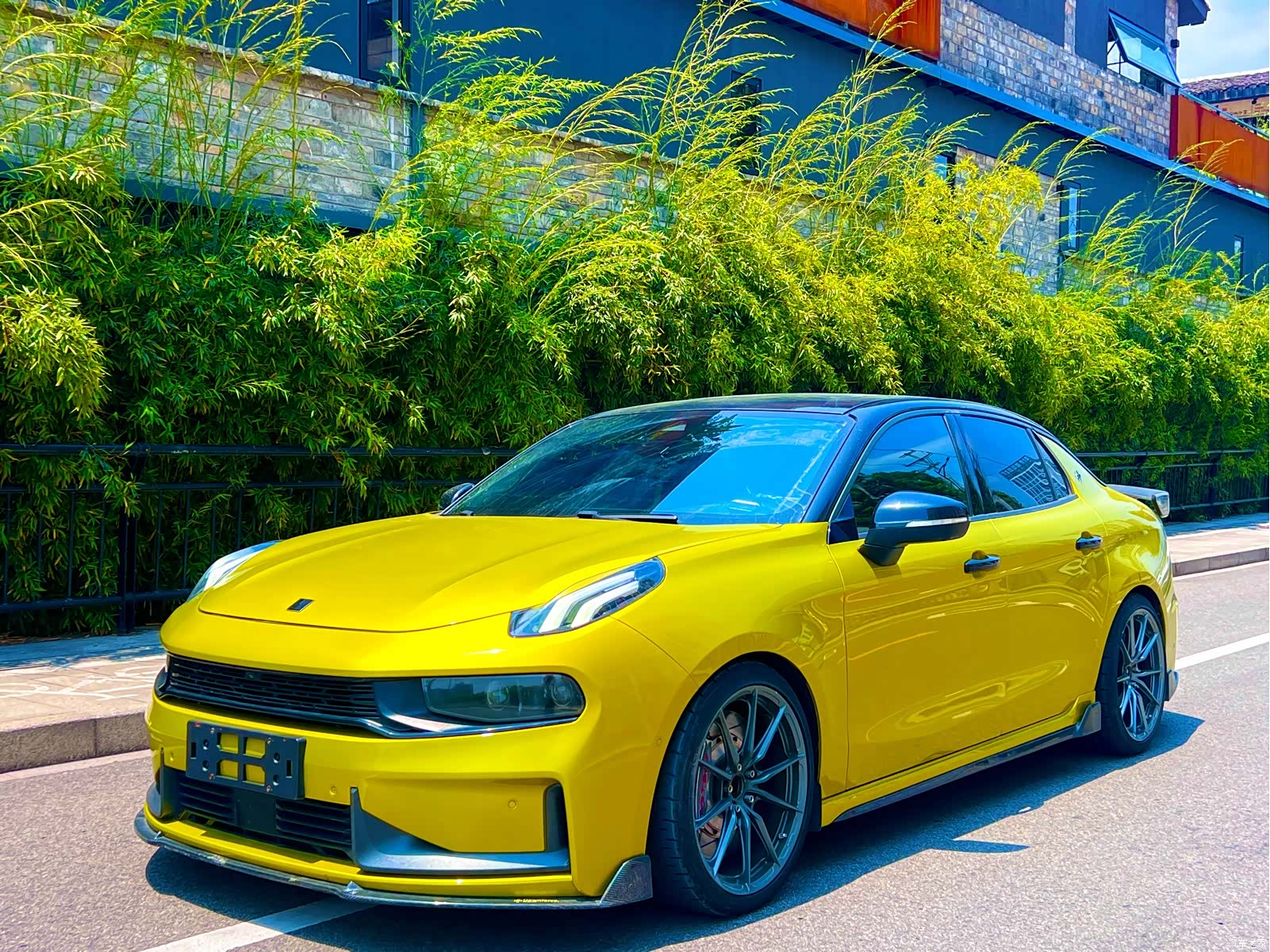 Lynk & Co 02