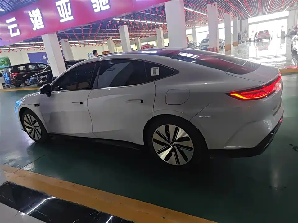 Geely Galaxy Galaxy E8