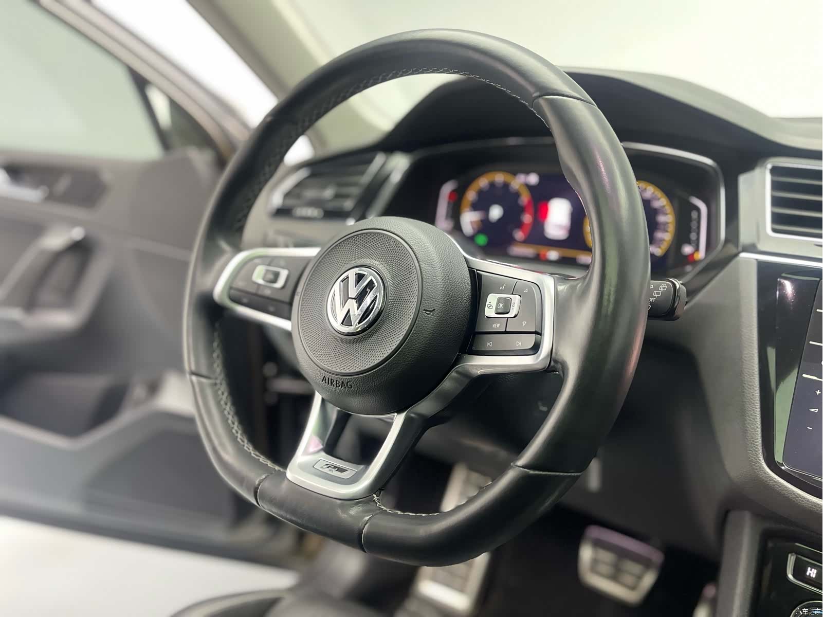 Volkswagen Tiguan L, 2020 10