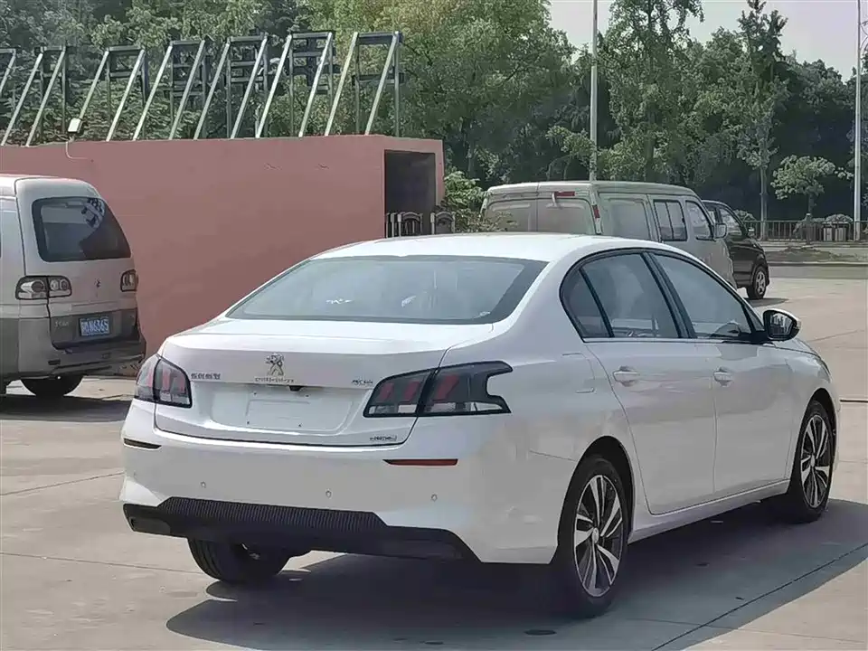 Peugeot 408