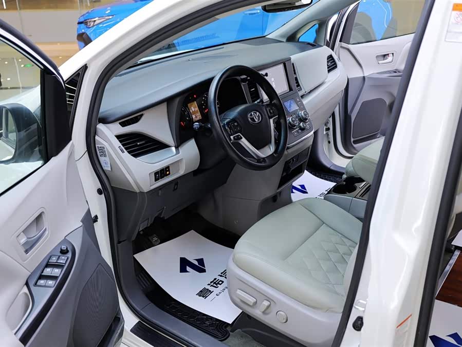 Toyota SIENNA 2017, фото 16