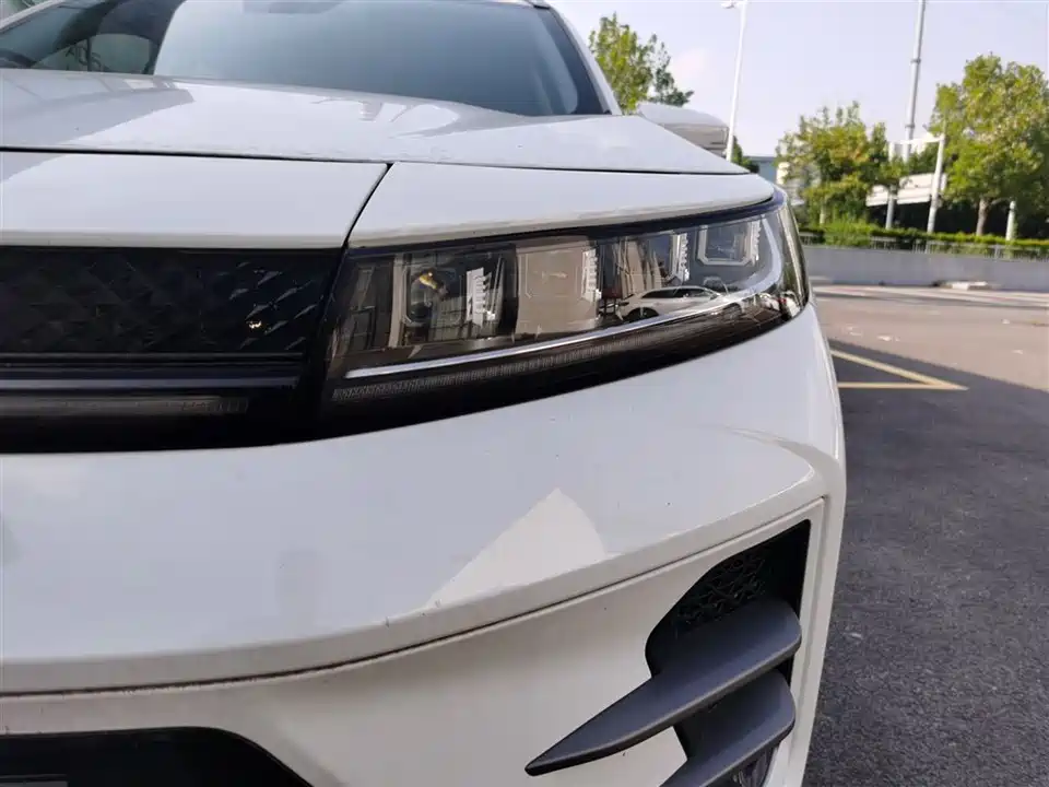 Exeed Chasing the wind