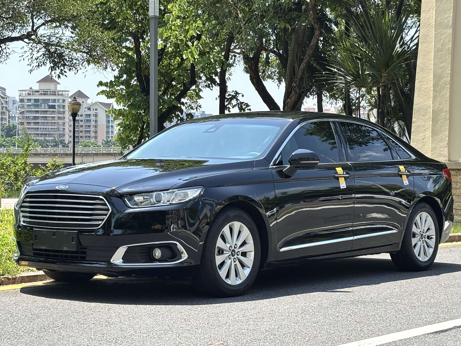 Ford Taurus