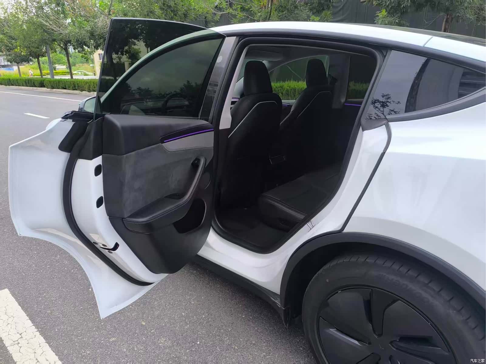 Tesla Model Y, 2025 8