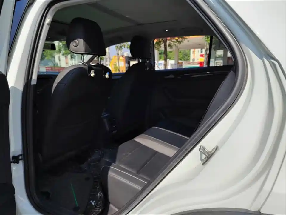 Volkswagen T-ROC exploring Songs