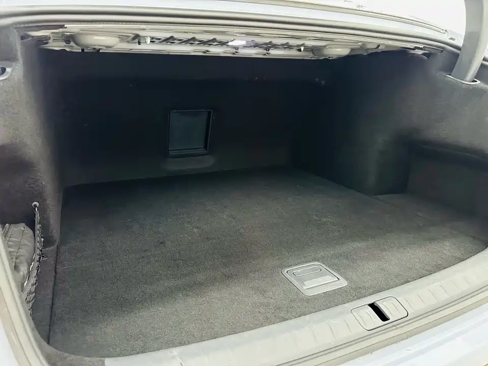 VOYAH Lantu chasing light