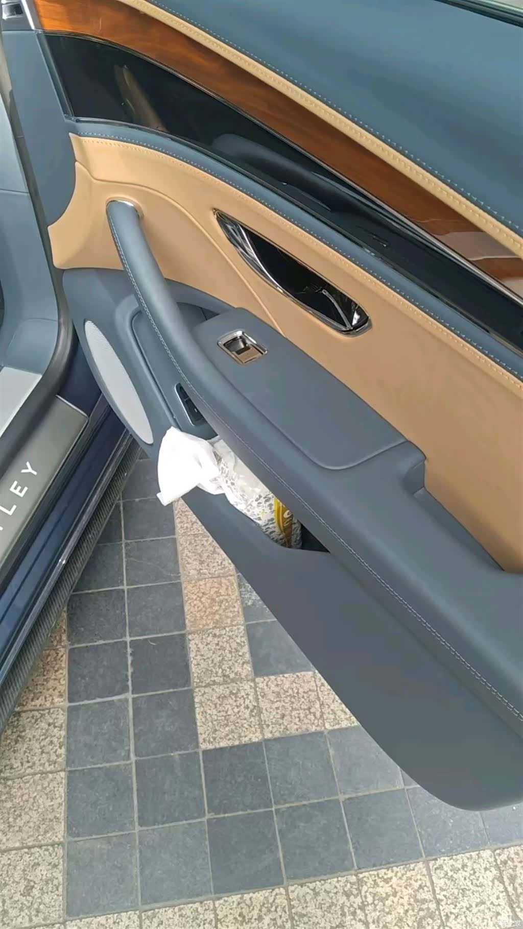 Bentley Flying Spur, 2024 9