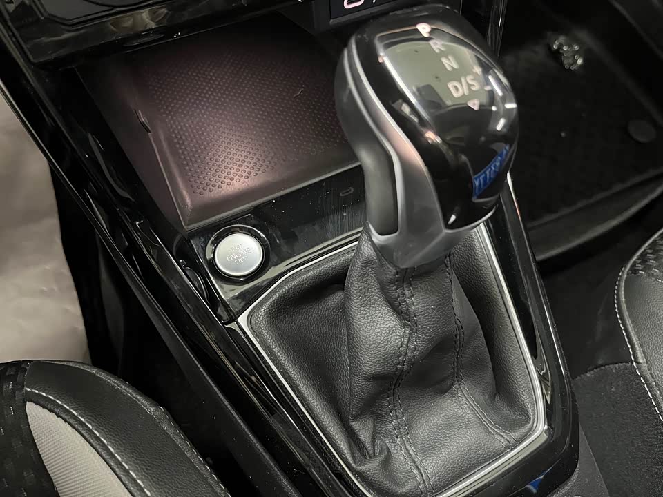 Volkswagen Exploring the shadow