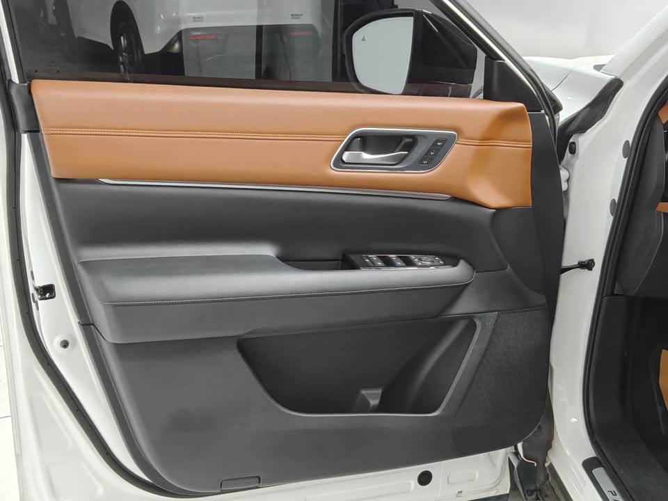 Nissan Exploring the land