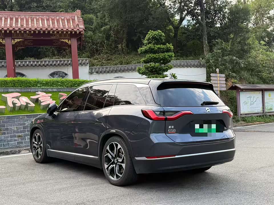 NIO ES8