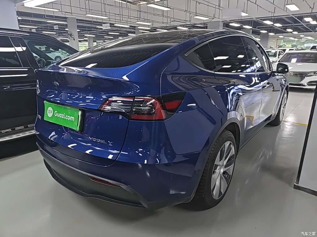 Tesla Model Y, 2022 все фото
