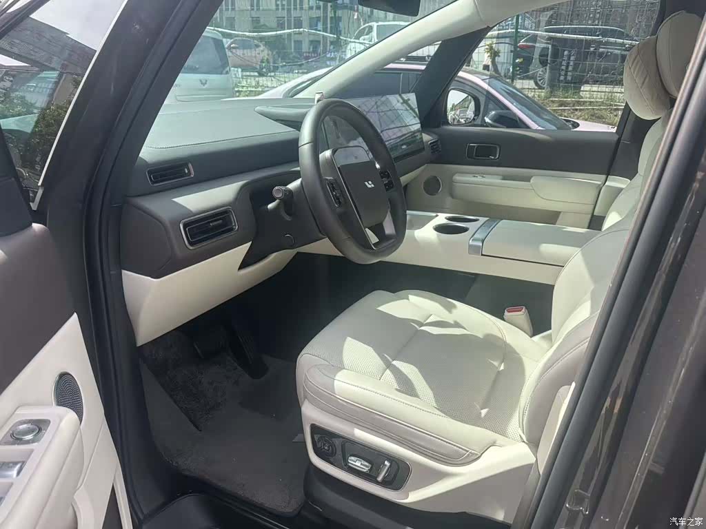 Li Auto MEGA, 2024 4