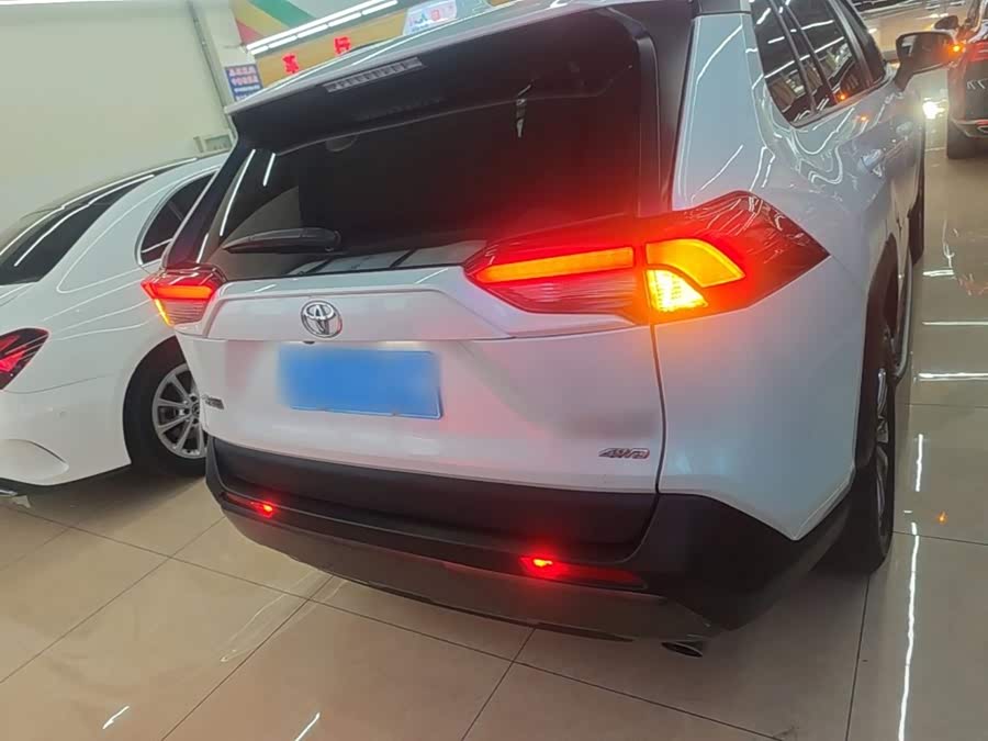 Toyota RAV4 2024, фото 5