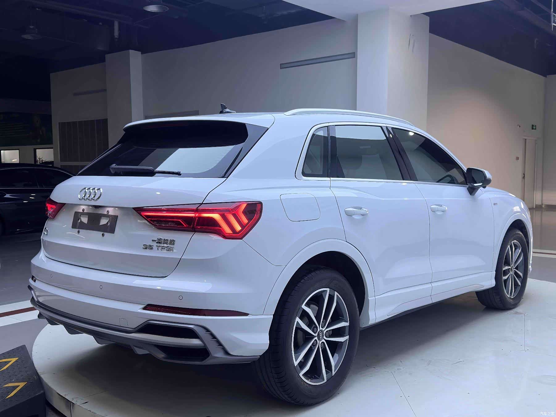 Audi Q3, 2022 4