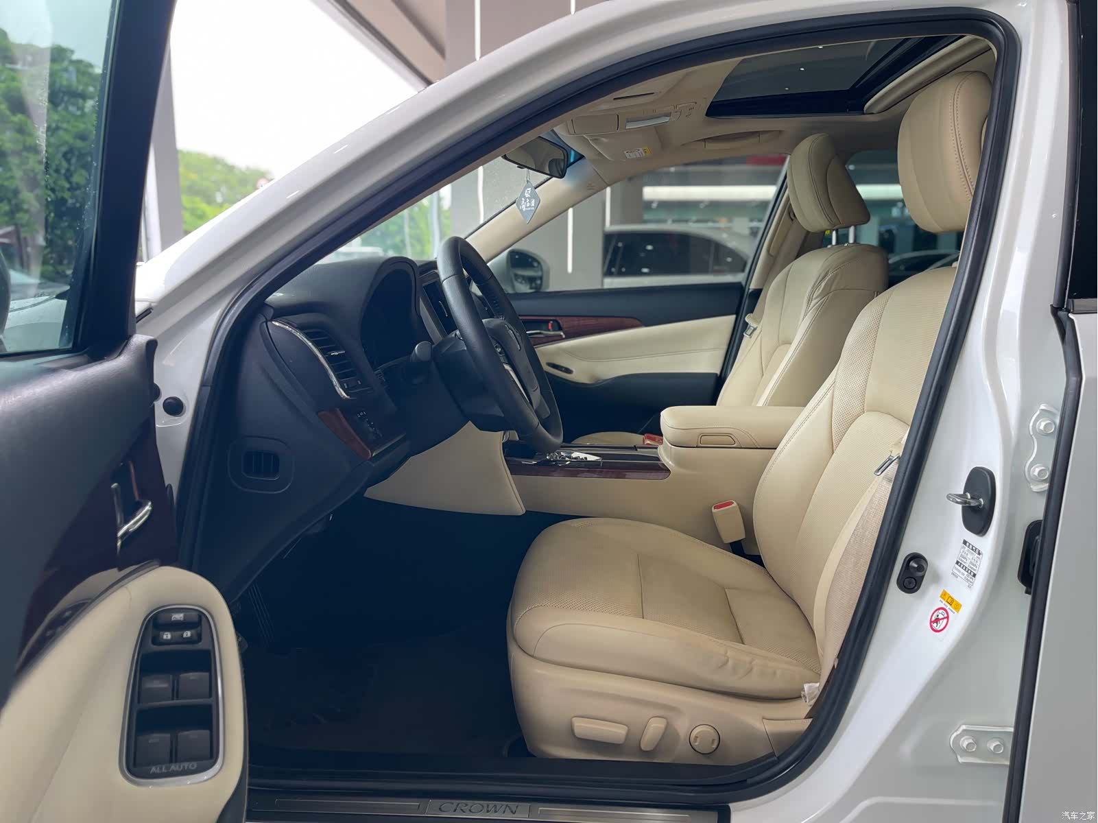 Toyota Crown, 2016 4