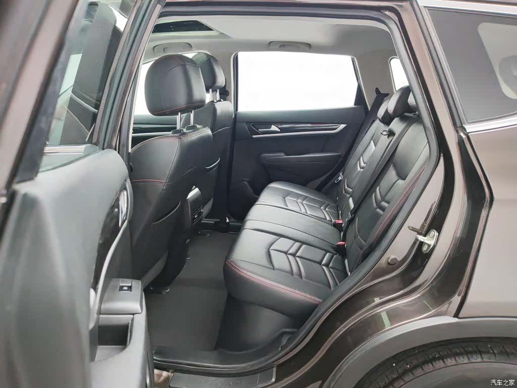 DongFeng AX7, 2017 15