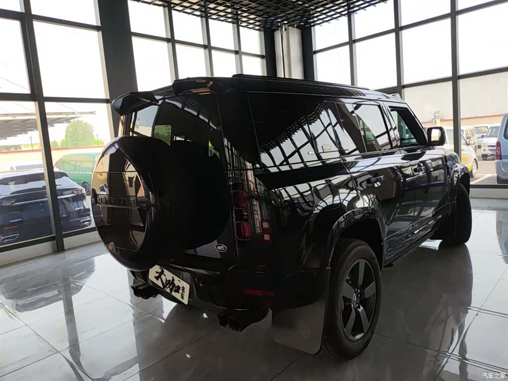 Land Rover Defender, 2025 4