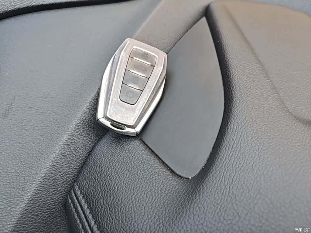 Geely Coolray, 2021 9