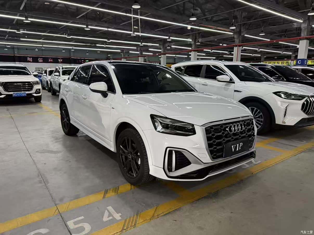Audi Q2L, 2023 3