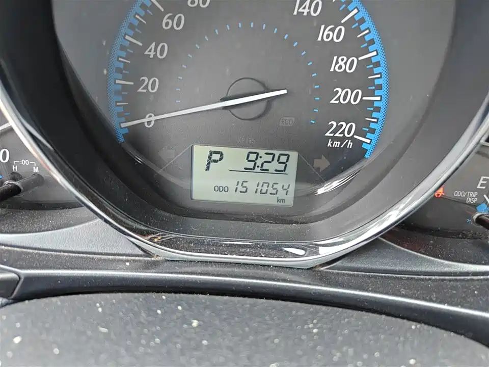 Toyota YARiS L to enjoy