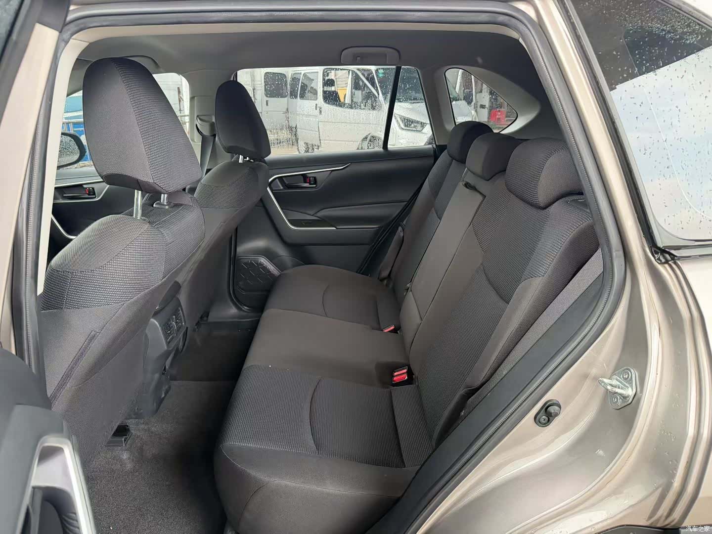 Toyota RAV4, 2022 7