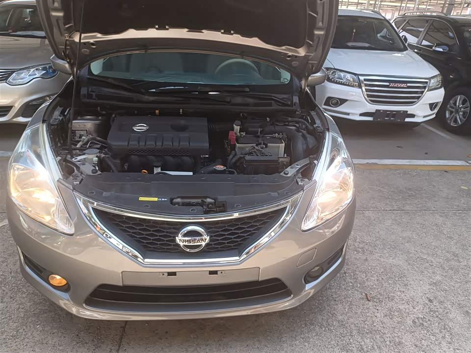 Nissan TIIDA Nissan TIIDA