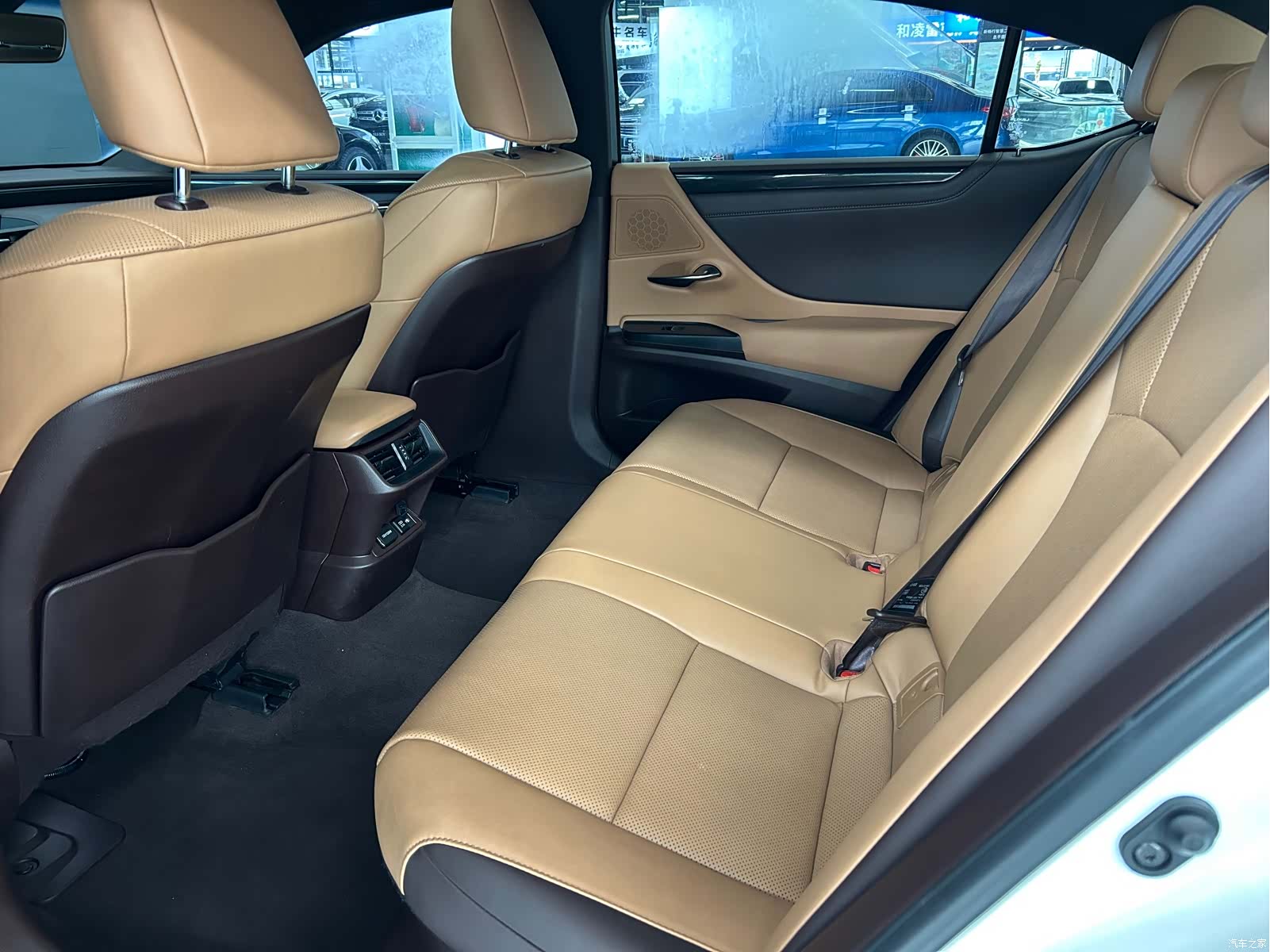 Lexus ES, 2021 7