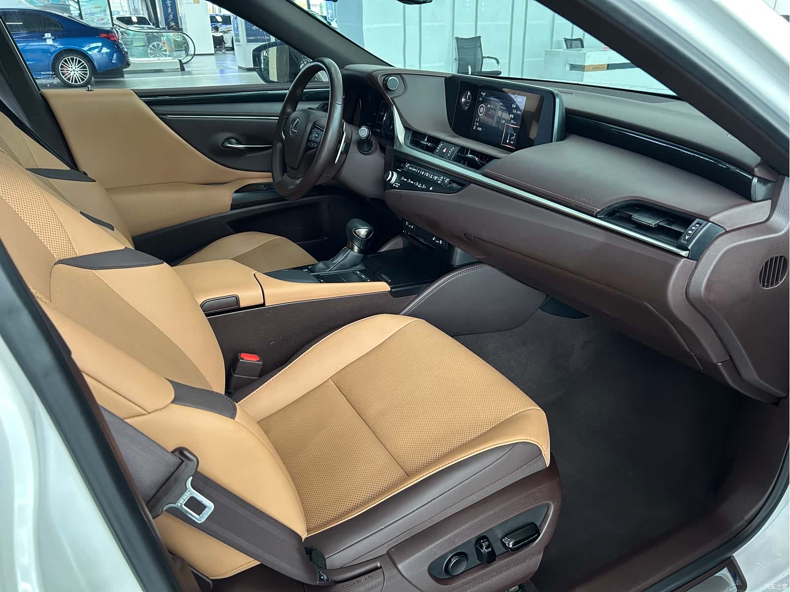 Lexus ES, 2021 4
