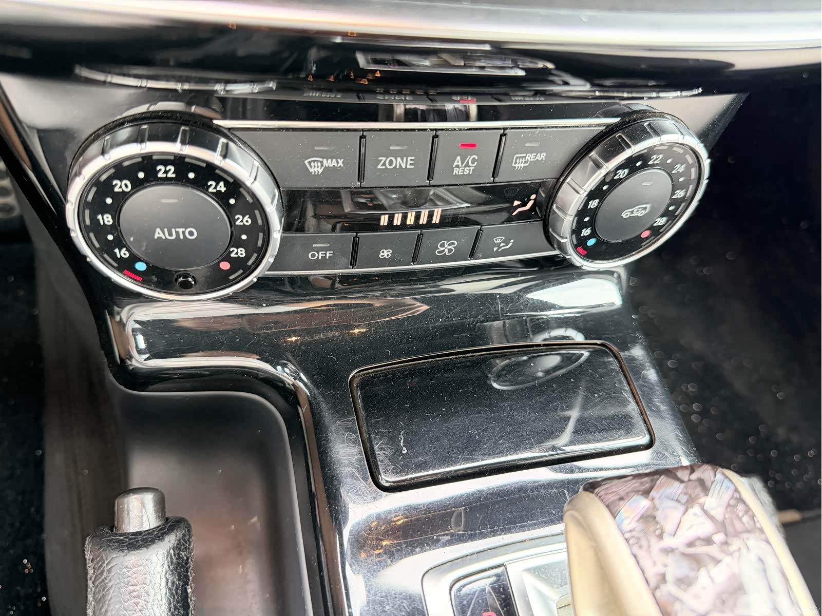 Mercedes-Benz G-Class, 2015 11