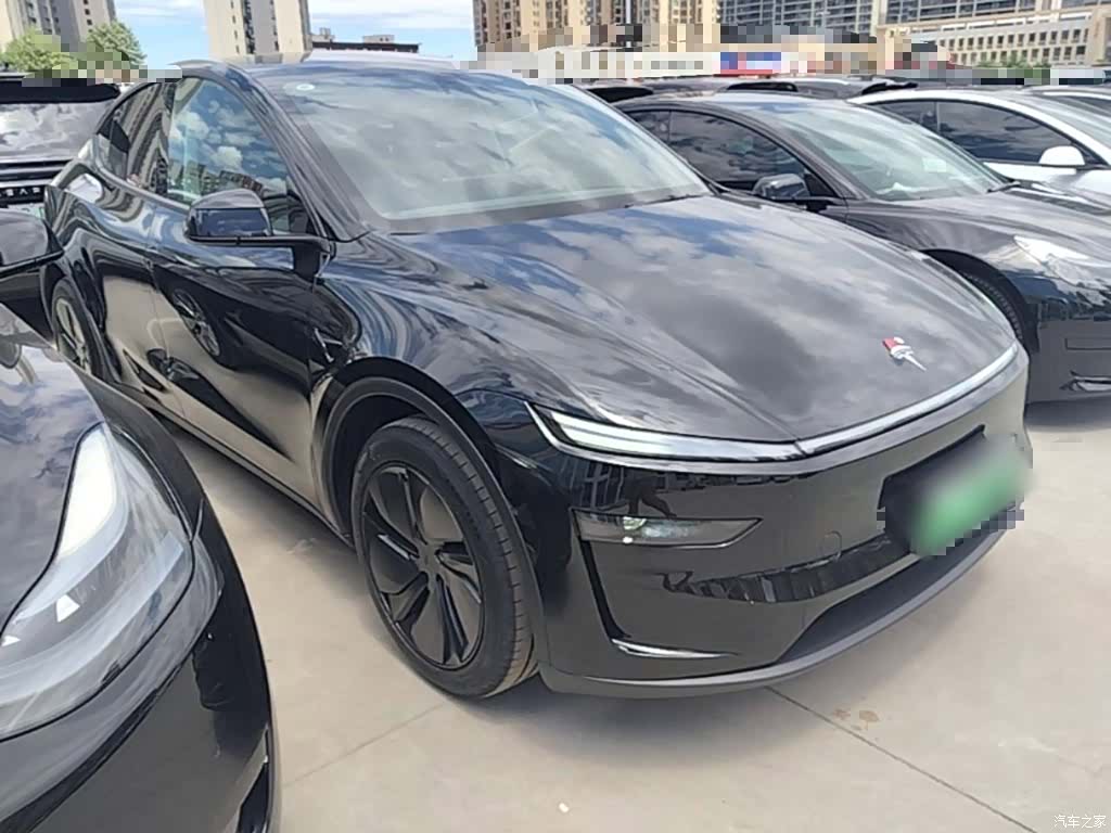 Tesla Model Y, 2025 4