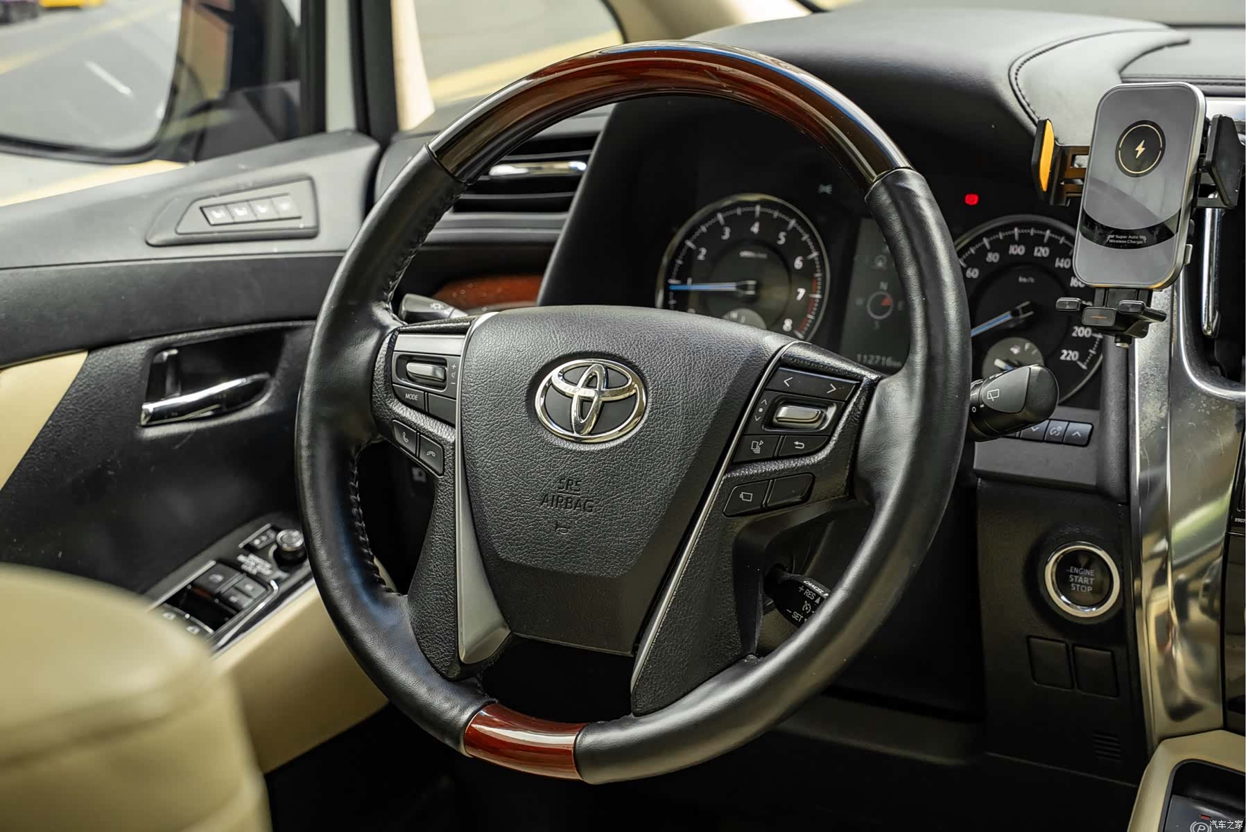 Toyota Alphard, 2015 9
