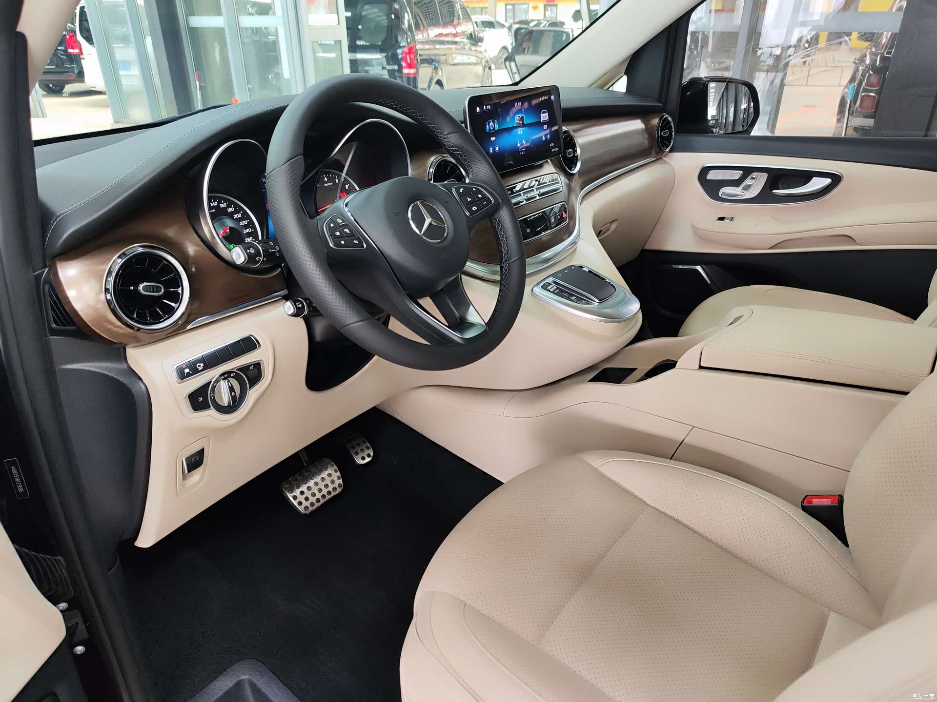 Mercedes-Benz V-Class, 2021 9