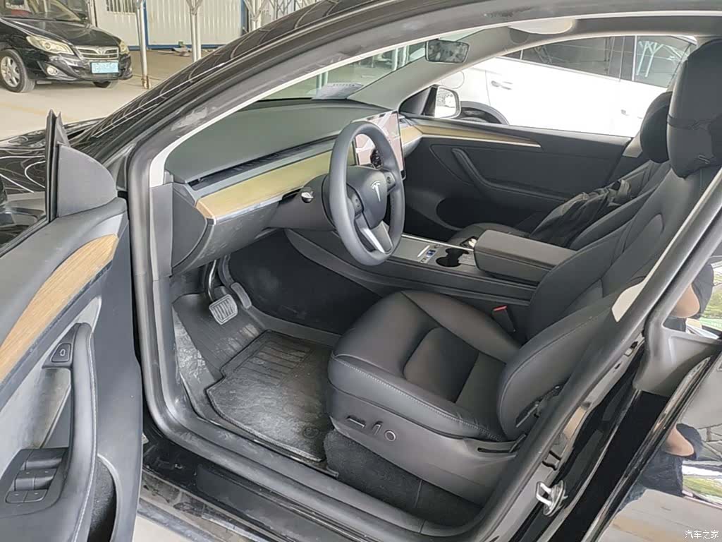 Tesla Model Y, 2023 12