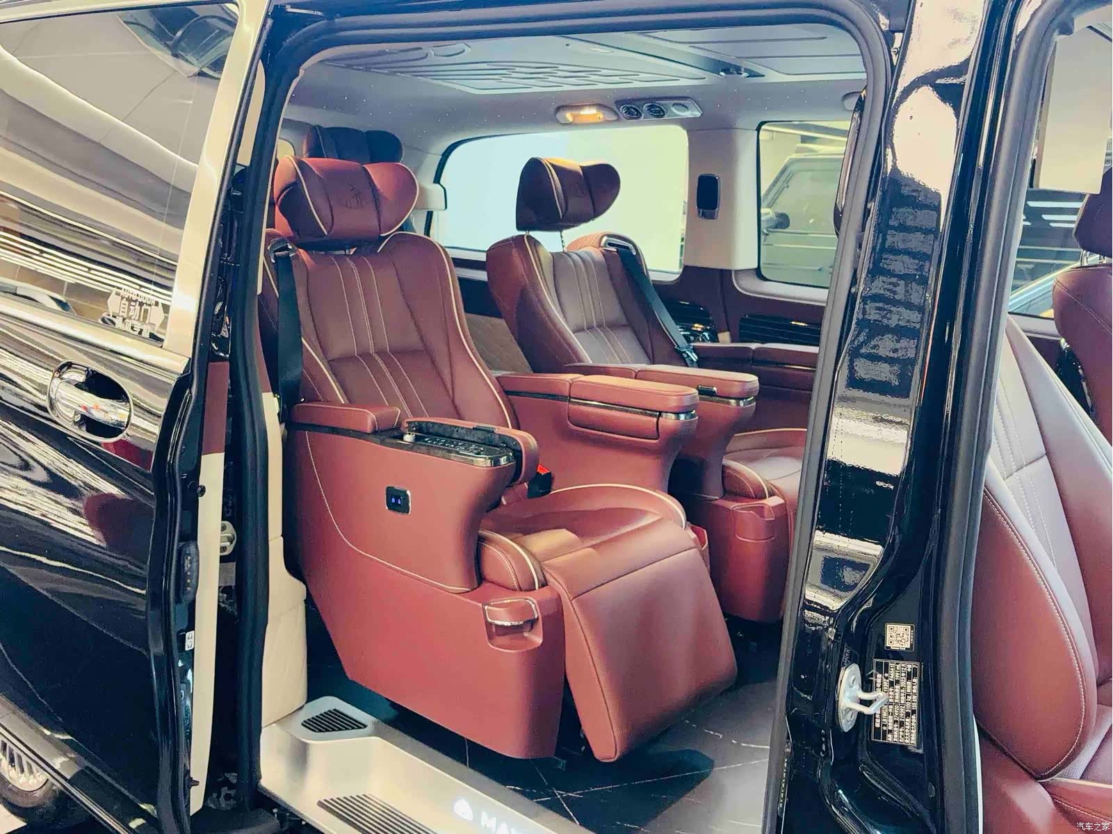 Mercedes-Benz 7, 2024 12