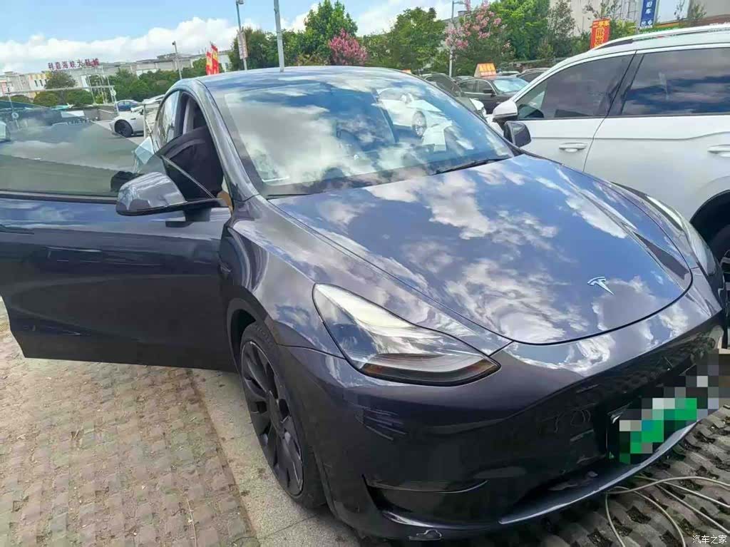 Tesla Model Y, 2023 1