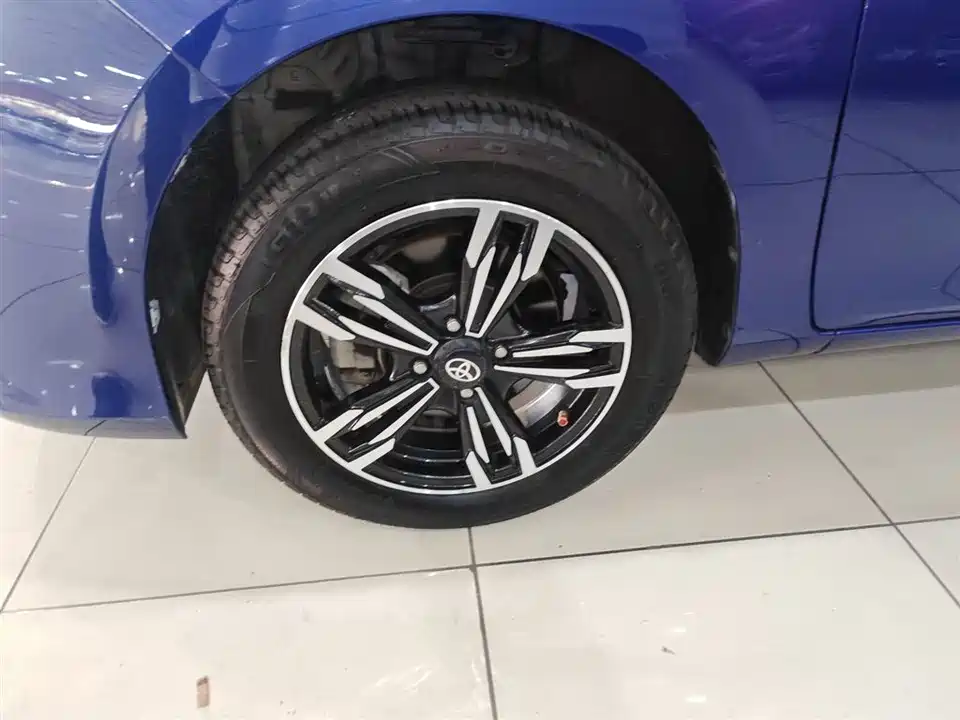 Toyota YARiS L to enjoy