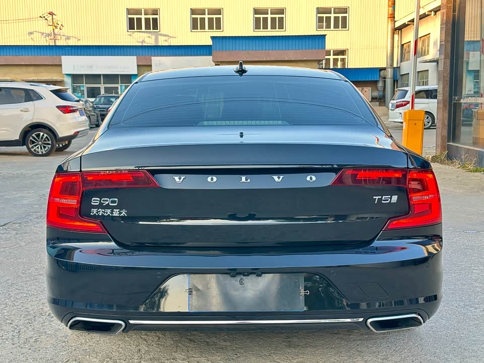 Volvo S90