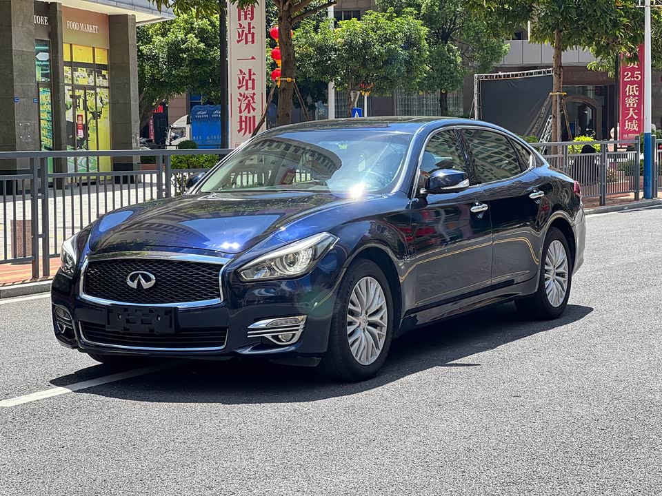 Infiniti Q70