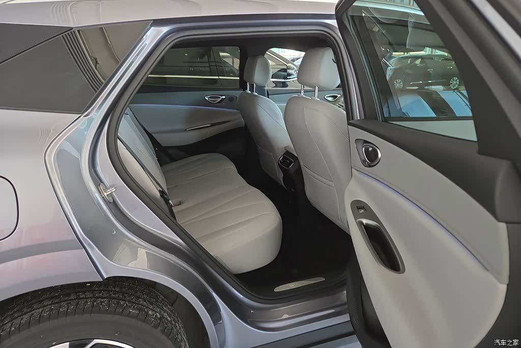 BYD HiAce, 2025 11
