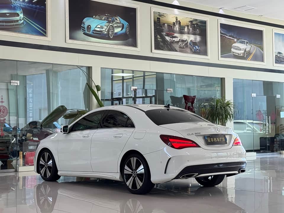 Mercedes-Benz CLA Mercedes-Benz CLA